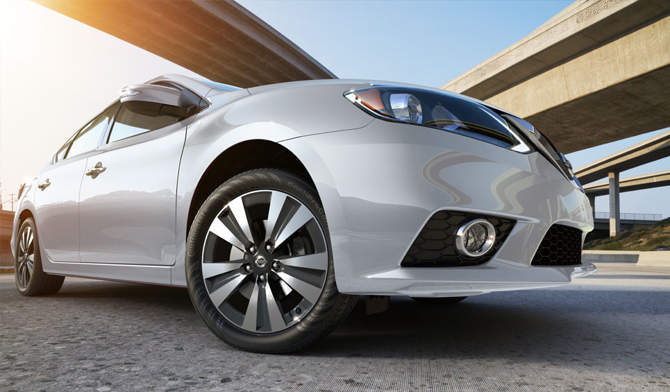 Los faros delanteros siguen siendo de halógeno en el Nissan Sentra Sense MT 2019