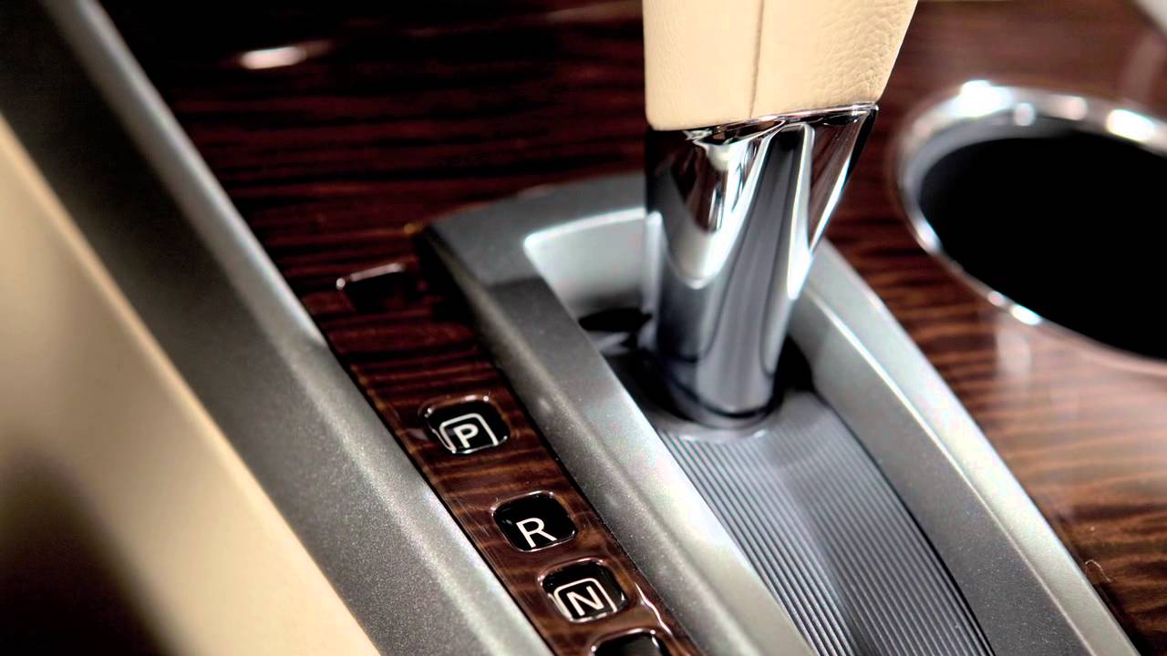 ¿Para qué sirve el botón Shift Lock en un auto?