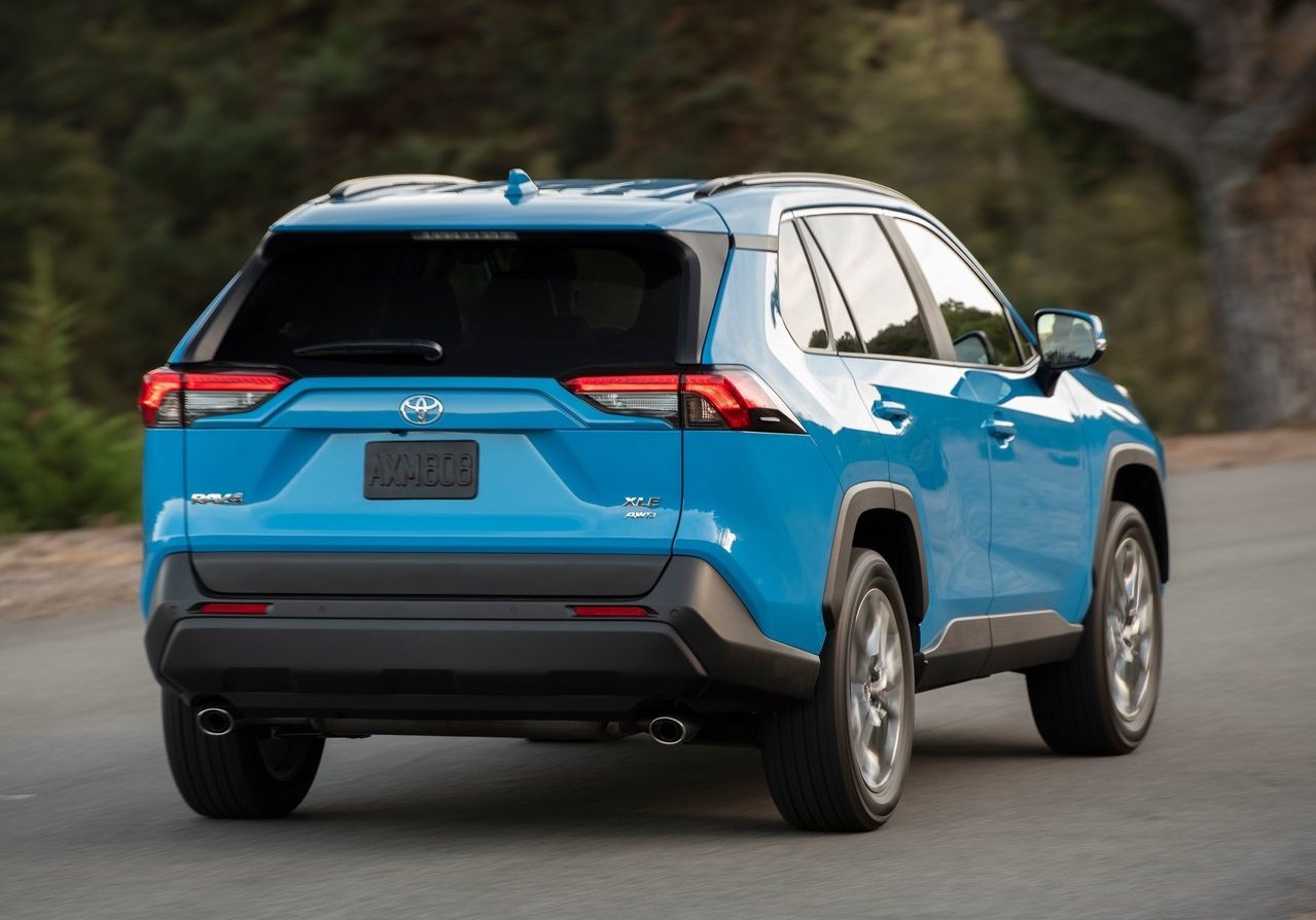 En comparativa: Peugeot 3008 Allure 2019 vs. Toyota RAV4 XLE 2019