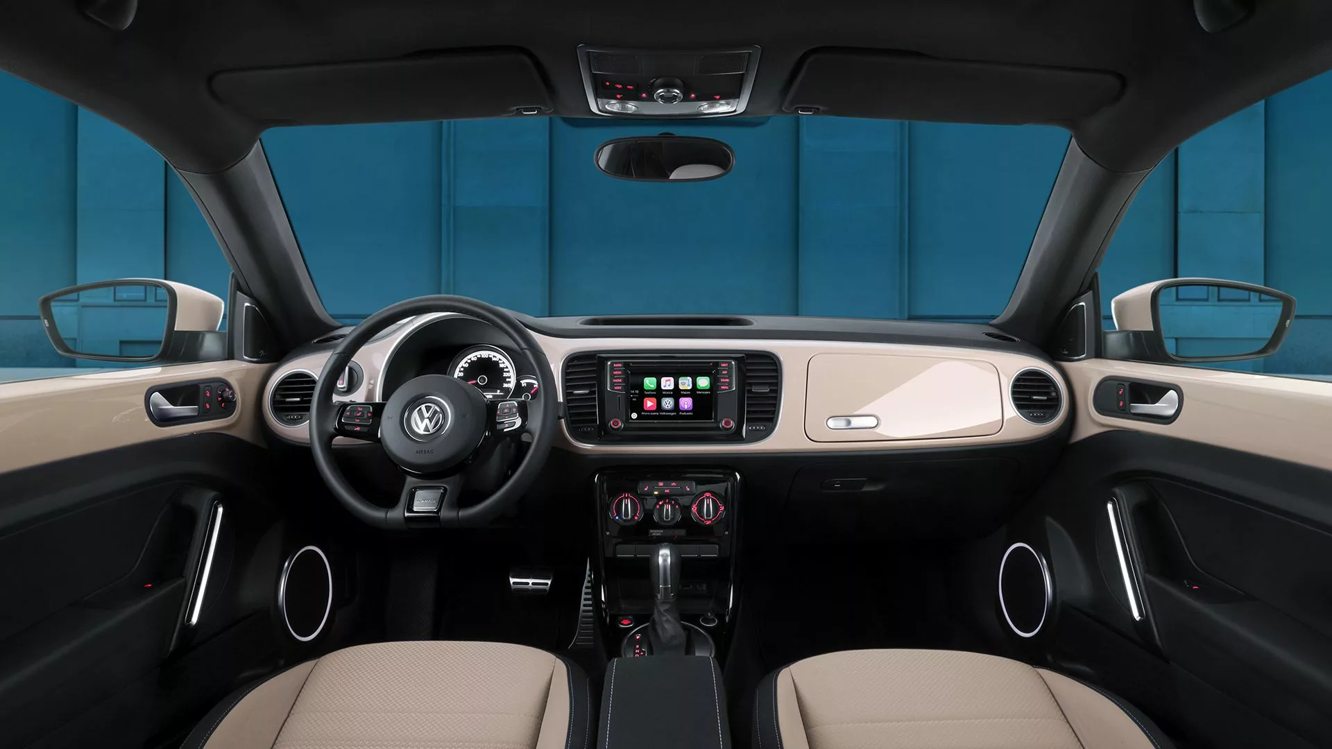 El Volkswagen Beetle 2019 cuenta con una cabina que da mayor peso a la funcionalidad