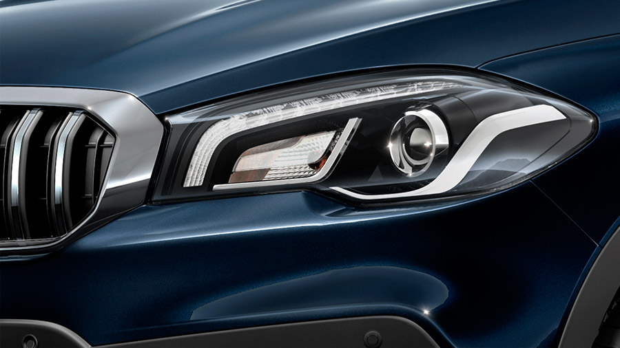 Los faros principales LED vienen equipados en las 2 versiones