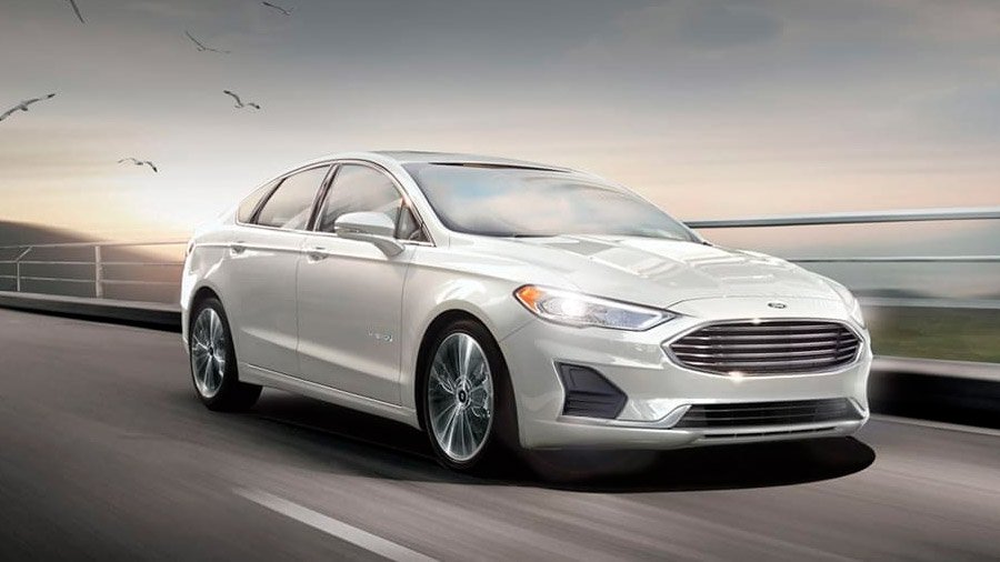 El Ford Fusion precio mexico es un auto conservador, espacioso y con un manejo sereno