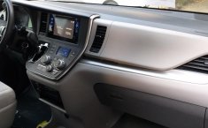Toyota Sienna impecable en Miguel Hidalgo-12