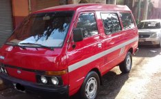 Nissan Ichi van Camioneta Roja 1987 (Placas de carro antiguo)-3
