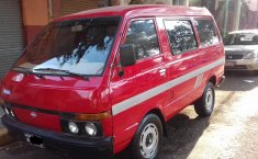 Nissan Ichi van Camioneta Roja 1987 (Placas de carro antiguo)-2