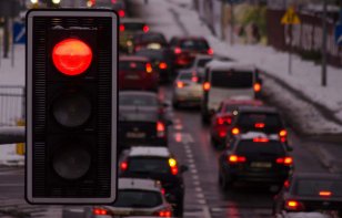 ¿Cómo evitar robos en los cruces de semáforo?