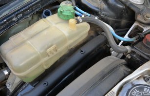 Cómo saber si tiene fuga el anticongelante de mi auto