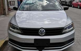 Un carro Volkswagen Jetta 2016 en San Juan del Río