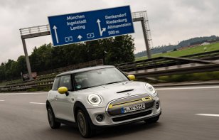 [Auto Show de Frankfurt] El Mini Cooper SE rodó desde Munich para su debut