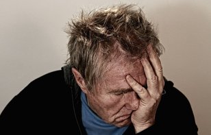 Conducir con resaca es peligroso por estas razones