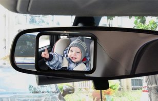 Los accesorios imprescindibles para viajar con bebés en el auto