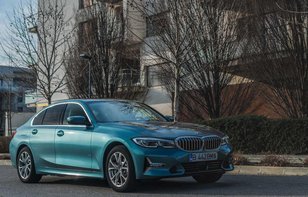 BMW revela a los 330e y 330e xDrive 2021
