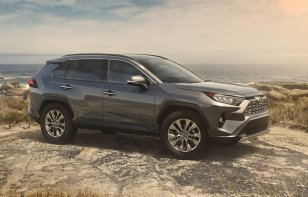 Toyota RAV4 2020 Reseña - Robusta y equipada