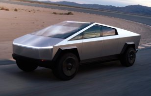 La Tesla Cybertruck vuelve a retrasar su producción