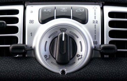 Esto debes hacer para recargar el aire acondicionado de tu auto
