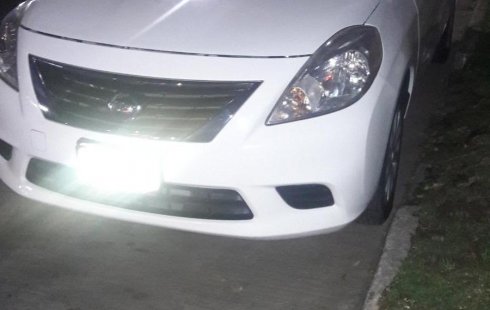 Se vende Nissan Versa  