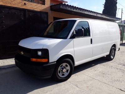 Un carro Chevrolet Express 2004 en Tijuana