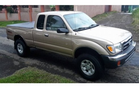 Toyota Tacoma 2000 