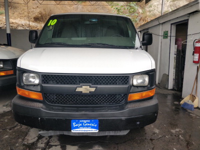 Tengo que vender mi querido Chevrolet Express 2010 en muy buena condición