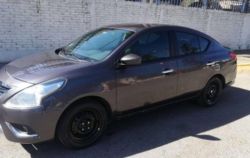Se vende un Nissan Versa de segunda mano