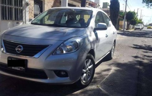 Pongo a la venta un Nissan Versa en excelente condicción