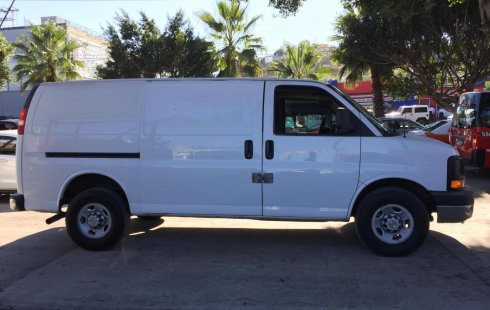 Quiero vender urgentemente mi auto Chevrolet Express 2009 muy bien estado