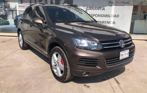 Un Volkswagen Touareg 2014 impecable te está esperando