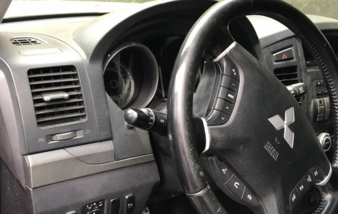 Mitsubishi Montero 2011