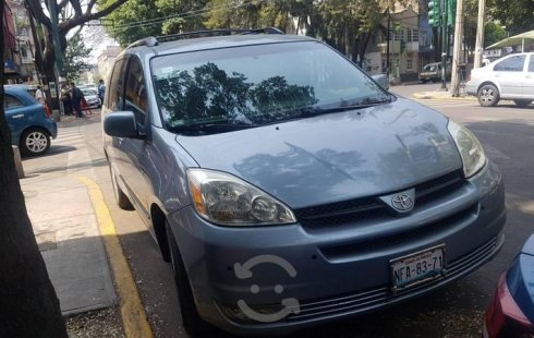 Urge!! En venta carro Toyota Sienna 2005 de único propietario en excelente estado
