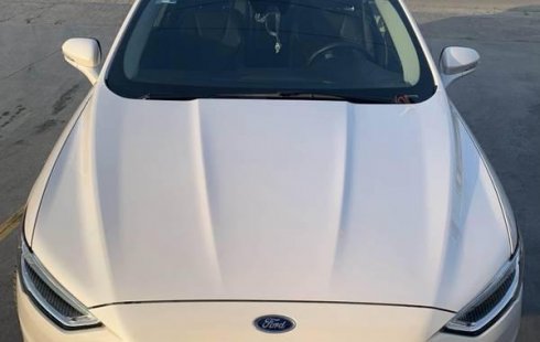 Carro Ford Fusion 2017 de único propietario en buen estado