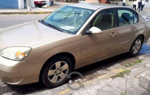 Coche impecable Chevrolet Malibu con precio asequible