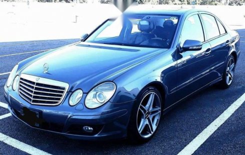 Vendo un Mercedes-Benz Clase E en exelente estado