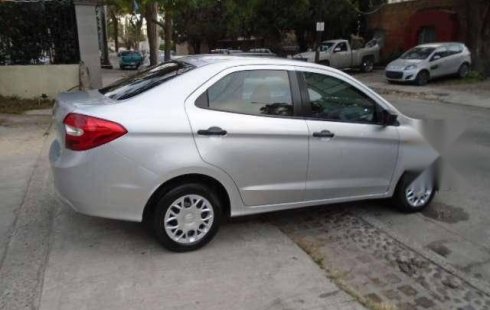 Carro Ford Figo 2017 de único propietario en buen estado