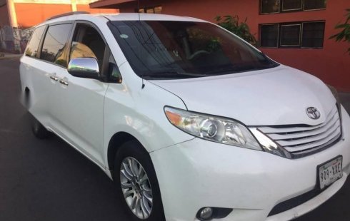 Toyota Sienna 2011 impecable