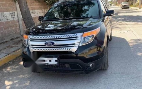 Carro Ford Explorer 2013 de único propietario en buen estado