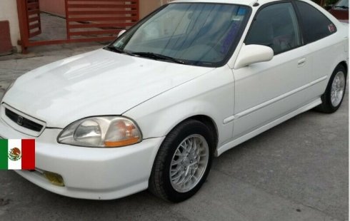 Carro Honda Civic 1998 de único propietario en buen estado