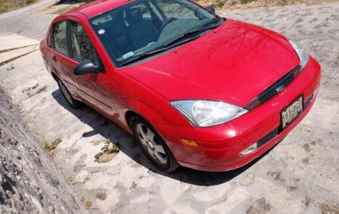 Carro Ford Focus 2001 de único propietario en buen estado