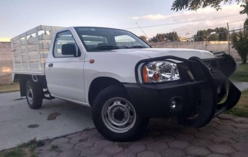Coche impecable Nissan NP300 con precio asequible