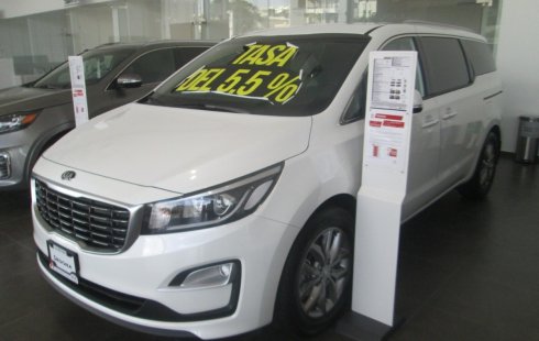 Un carro Kia Sedona 2019 en Zapopan