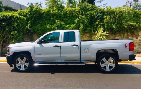 Pongo a la venta un Chevrolet Silverado en excelente condicción