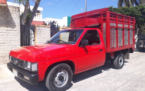 Un Nissan Estacas 2006 impecable te está esperando