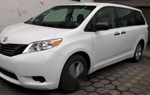 Toyota Sienna 2017 impecable