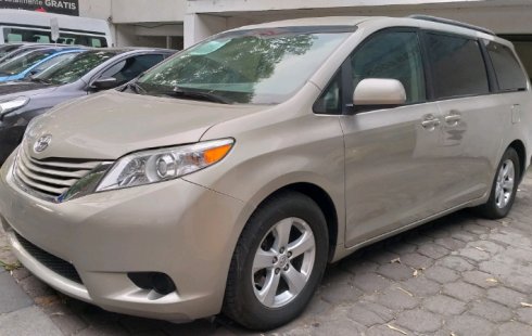 En venta un Toyota Sienna 2017 Automático en excelente condición