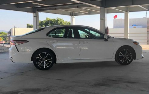 Me veo obligado vender mi carro Toyota Camry 2018 por cuestiones económicas
