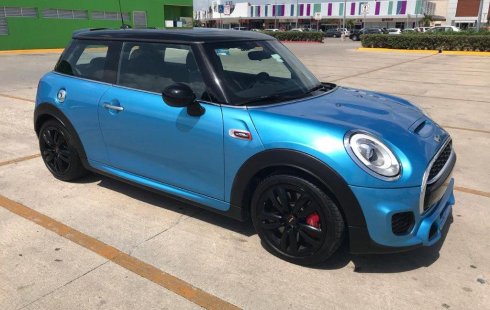 Quiero vender un MINI John Cooper Works en buena condicción