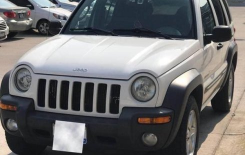 Quiero vender urgentemente mi auto Jeep Liberty 2004 muy bien estado