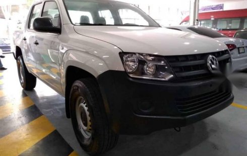 Un carro Volkswagen Amarok 2017 en Miguel Hidalgo