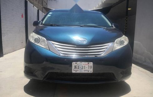 Toyota Sienna 2011 impecable