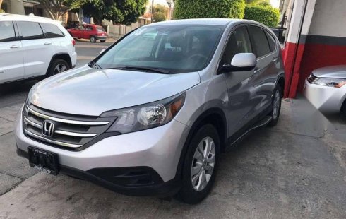 Carro Honda CR-V 2014 de único propietario en buen estado