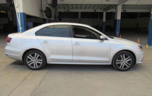 Quiero vender un Volkswagen Jetta en buena condicción